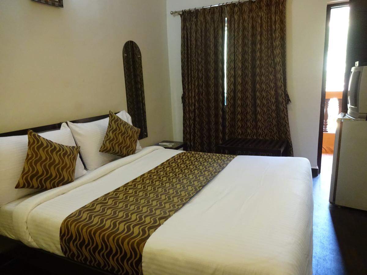 Hotel Sai Бага Екстериор снимка